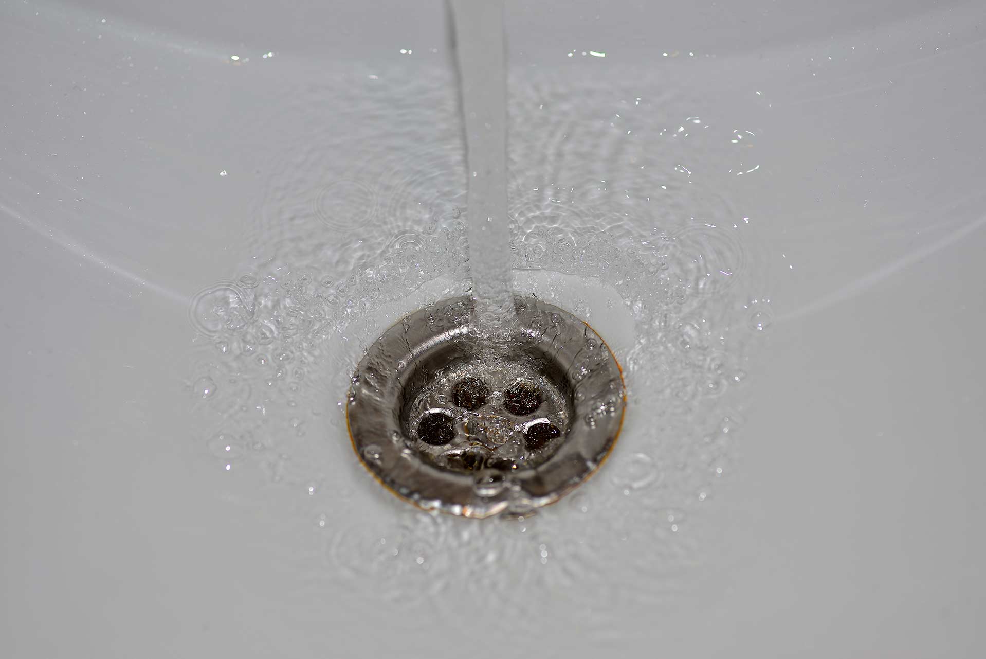 A2B Drains provides services to unblock blocked sinks and drains for properties in Eastleigh.